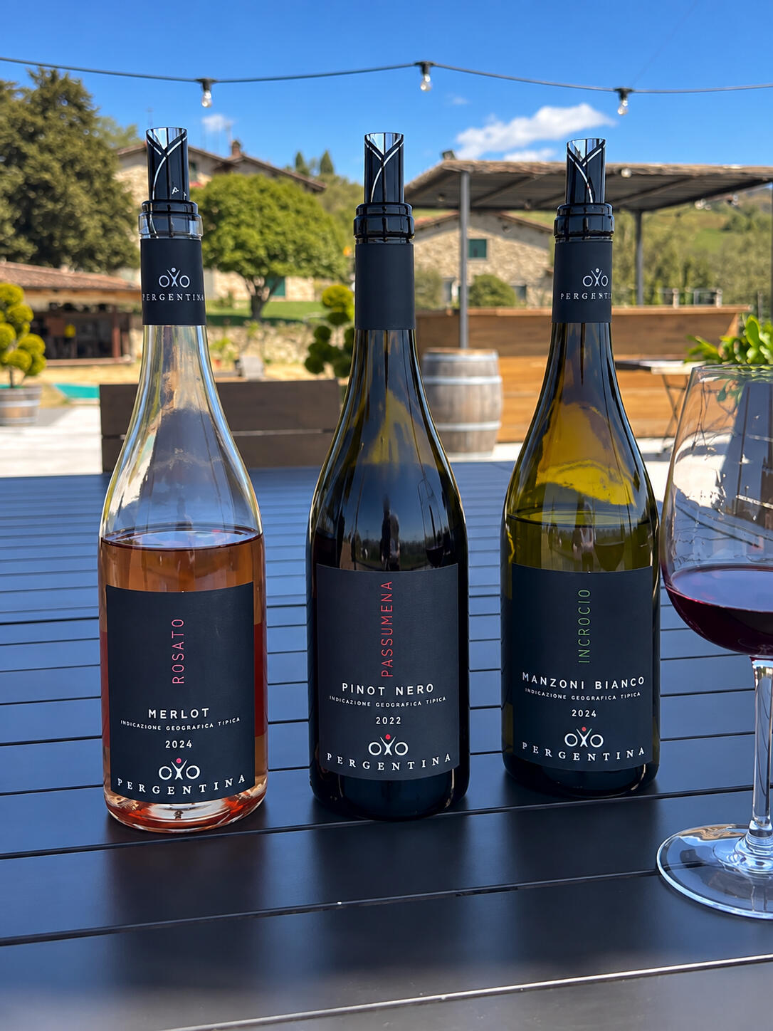 Wijnproeverij tijdens het vrouwen retreat in Toscane